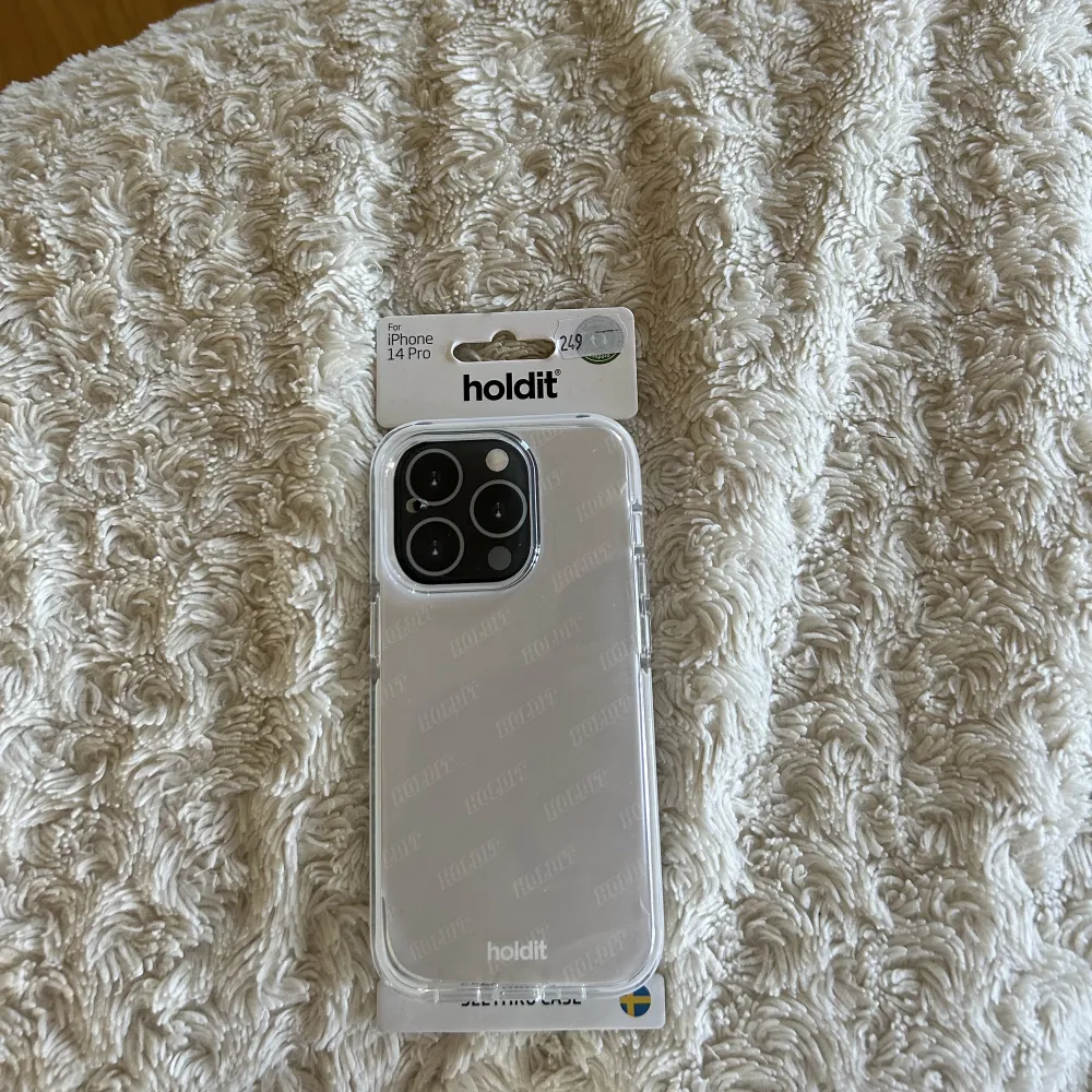 Helt nytt skal som aldrig är använt och kvar i sin förpackning. Råkade köpa fel modell på skalet då jag trodde det skulle passa men det gjorde det inte!💖modellen är iPhone 14 PRO och märket är holdit. Övrigt.