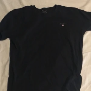 En svart gant tröja - En svart gant tröja som aldrig använts och ett jätte bra skick  Säljer den för 100 o köpte den för 500
