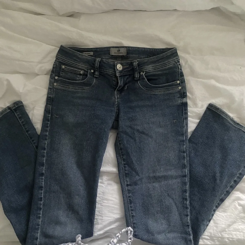 Säljer mina ltb valerie jeans bootcut💞toppskick och knappt använda, nypris 800kr💞. Jeans & Byxor.