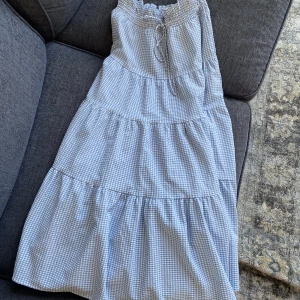 Zara långkjol  - Blå rutig kjol från zara, säljer då den blivit för kort på mig💓