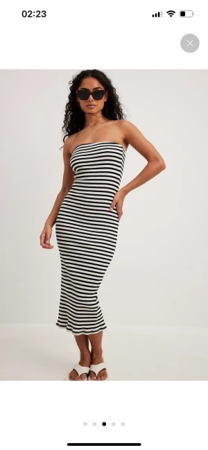 Helt ny klänning - Helt ny klänning från NA-KD. Lapp och allt finns kvar! Storlek M men skulle säga att den är något liten i storlek. Köptes för 379, säljs för 200. Köpare står för frakten