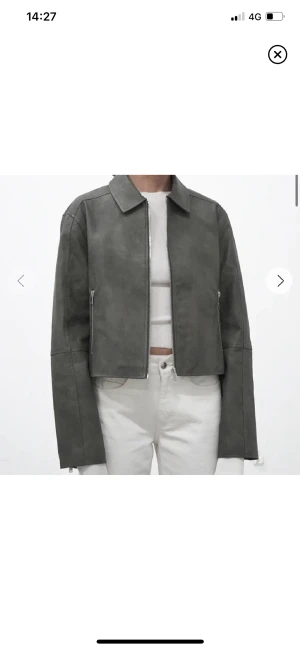 Adsgn skinnjacka - Jag söker en A-dsgn skinnjacka i storlek 38 eller 40. Dm om du har