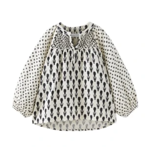 Zara blus - Säljer denna så fina blus perfekt till sommaren. Köpt på zaras barnavdelning men passar mig som är s-m. Fin till sommaren . Hör av er om ni är intresserade 