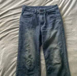 Jeans  - Snygga mörkblå jeans💕