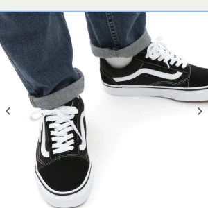 svarta vans  - jättefina knappt använda svarta oldskool vans 