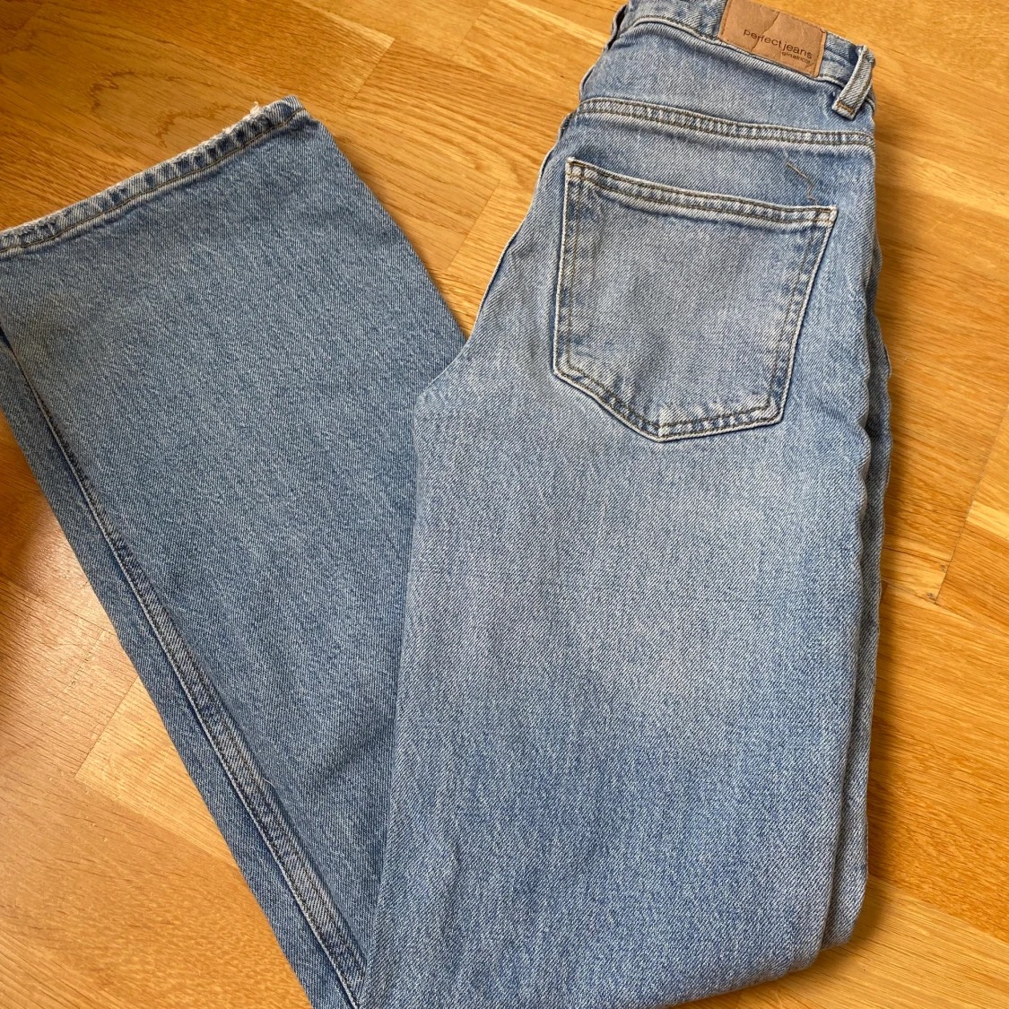 Ljusblåa bootcut jeans  - 90