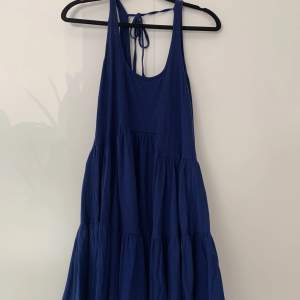 Jätte fin blå volang klänning till sommaren. Köpt från Gina tricot och är i bra skick. Hör av er om ni undrar något!💞