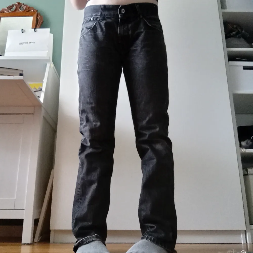 Vintage lågmidjade baggy jeans, så snygg wash och lite slitna.  Midjemått: ca 88 cm. Innerbenslängd: ca 80 cm <3. Jeans & Byxor.