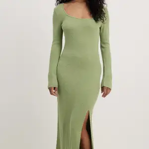 Kollar intresset på denna klänning från Moa Mattssons kollektion med nakd! Använd en gång ! Jättefin men fel storlek tyvärr! 🥰