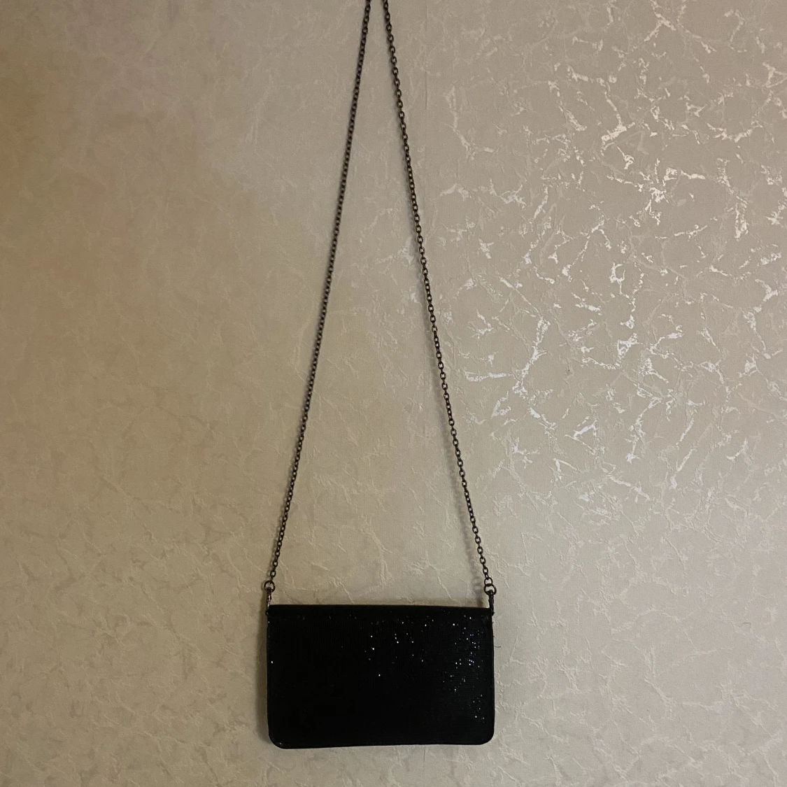 Glittrig kuvertväska  - 90