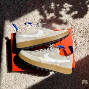 Tom Sachs General Purpose Shoe - Väldigt bra skick. Kvitto från ettresex följer med, se bild 2. Skicka dm för fler bilder. Kan mötas upp i Stockholm eller frakta.