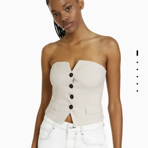 Bershka topp - Jätte fin topp från bershka i storlek S, säljer då den är lite för liten. Skriv till mig innan ni trycker på ”köp nu”💗☺️