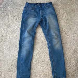 Hollister jeans  - Riktigt fina Hollister jeans säljes. Nyskick