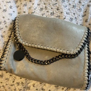 Grå stellamcartney - Grå stella veske, liten og crossover