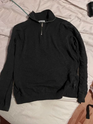 Halfzip  - En halfzip skick 10/10 aldrig andvände säljs pågrund av för liten ny pris 600
