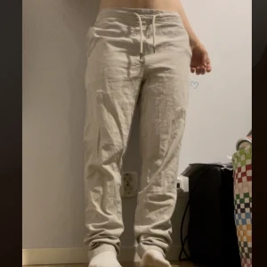 Linnebyxor  - Linnebyxor i bra skick ifrån dressman som funkar 🌸skriv gärna för mer bilder eller frågor💗