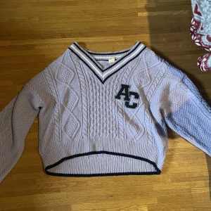 Lila kofta - Lite 90s tal, använt Max två gånger. 