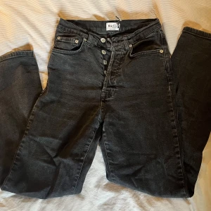 Svarta jeans - Svarta jeans