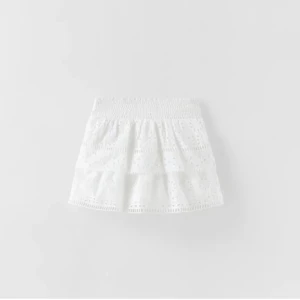 Zara kjol - Säljer denna populära zara kjol! Storlek 152 passar xs-s! Jättebra skick!💕