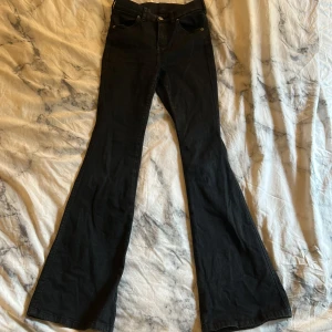 Jens från carlings  - Jag säljer mina super snygga jeans!💗Från Carlings💗 dom sitter jätte snyggt på men tyvärr har dom blivit försmå för mig. Dom kostade runt 700 när jag köpte dom.  Skriv gärna om ni skulle vara intresserade💗