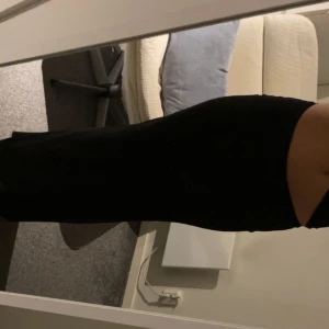 Lågmidjad långkjol - Jätte fin långkjol, med prislapp kvar ifrån ginatricot💕