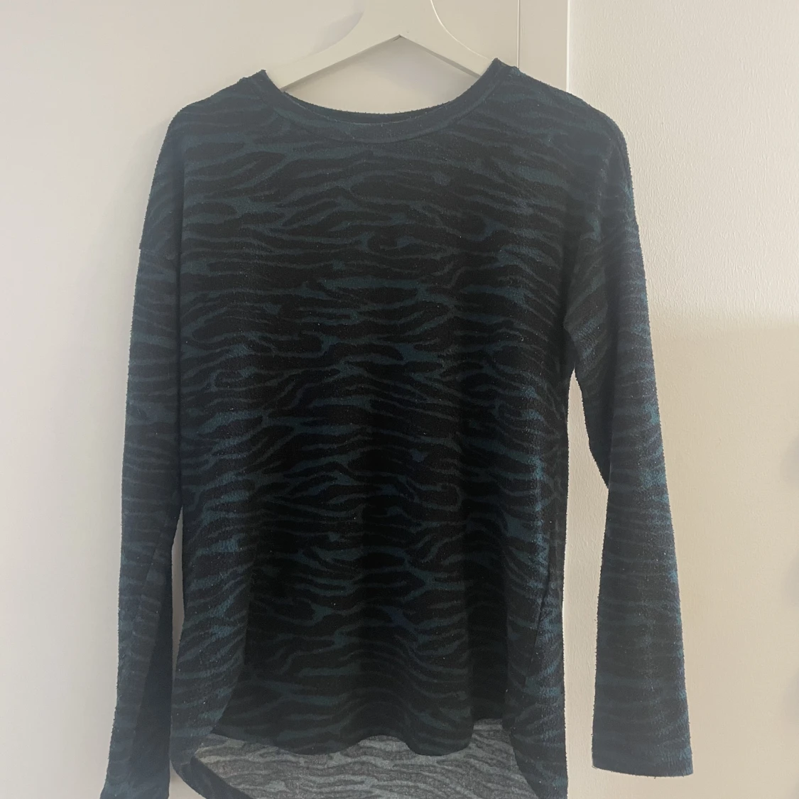 Grön/svart zebramönstrad tröja  - 90