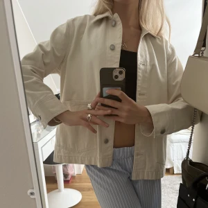 Jeansjacka - Snygg beige jeansjacka