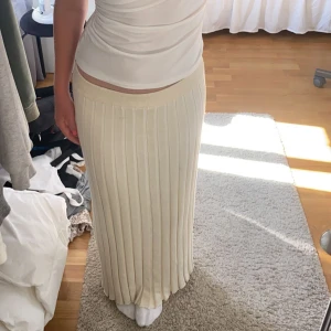 beige långkjol - interessekoll på min populära långkjol från Gina💋 världens finaste, köpt för 400 