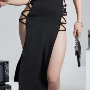 klänning - KOM MED BUD!! Storlek XS om ja minns rätt men passar även S och M beställde men kommer inte till användning. Använt 2-3 gngr max och den är HEEET😩😍 