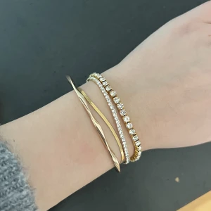 Armband guld  - Aldrig använda armband, superfina. 99kr/st