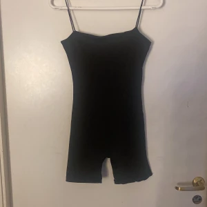 Body - En byxdress som aldrig är använd, lite liten i storleken passar nog bäst en som har xs