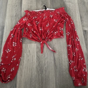 Topp - Jättesöt off-shoulder topp från H&M🩷