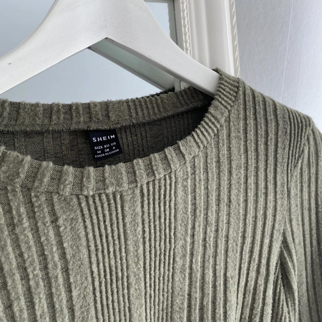 Tröja med trumpetärmar - 91