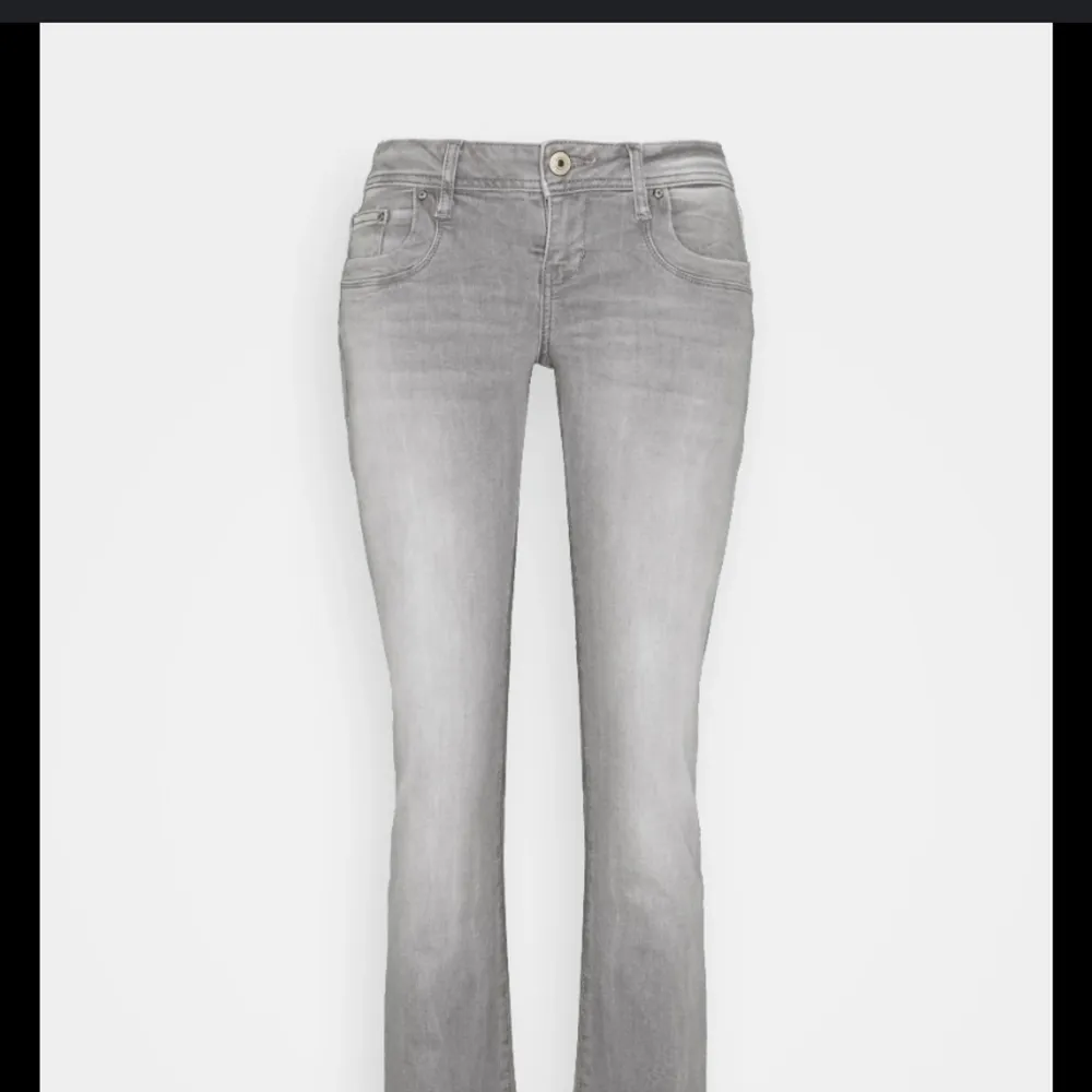 Sälger mina jeans från ltb. Köpt på Zalando för cirka 1 månad sen<3 ingen skador. Jeans & Byxor.