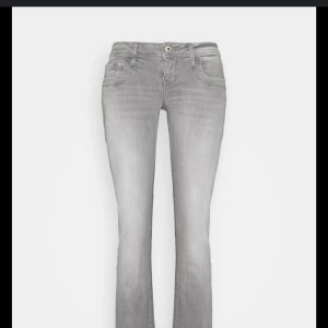Ltb jeans  - Sälger mina jeans från ltb. Köpt på Zalando för cirka 1 månad sen<3 ingen skador