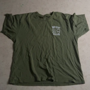 BIG BOY CLUB T-shirt - **Big boy Club tisha från polar🙌🏽 skate co i strl S, skriv till mig för frågor eller funderingar så kan vi nog lösa en snabb o enkel affär**🪓🪓