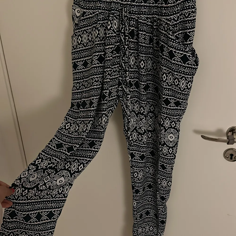 Helt ny oanvänd jumpsuit med fickor . Mekot.