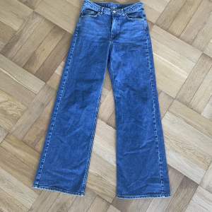 Midrise CW jeans i nyskick😍 Aldrog använda!!💕