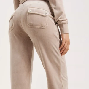 Begie juicy byxor oanvända - Super fina helt oanvända i storlek M