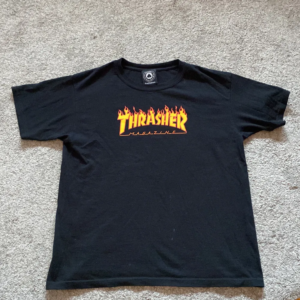 Thrasher t-shirt i fint skick. Strl youth Large Nypris 449kr. T-shirts.