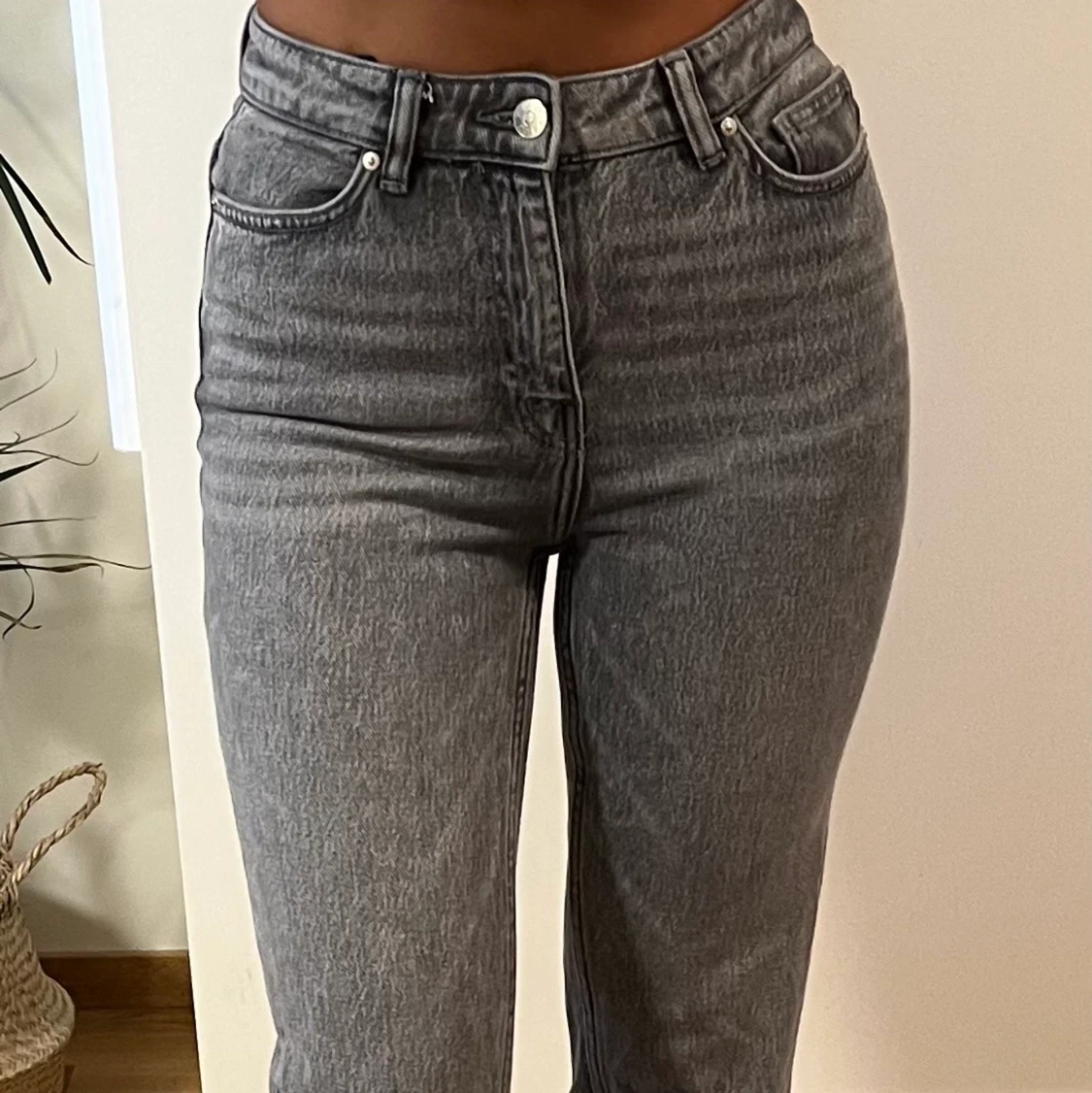 Gråa jeans