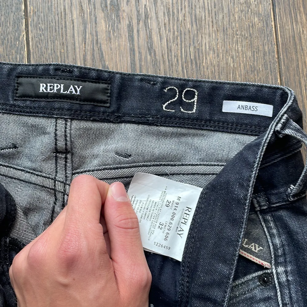 Ett par galet feta Replay jeans! | Skick 9/10 | Modell ”Anbass” | Nypris 1600kr | Svarar gärna på era frågor och funderingar! . Jeans & Byxor.