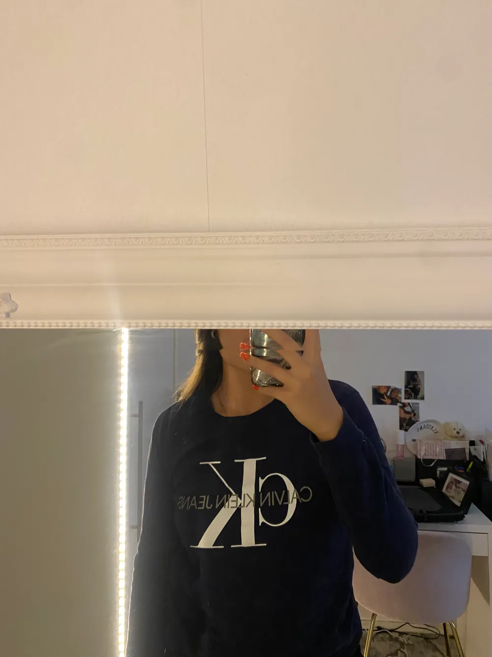 Marinblå sweatshirt från Calvin Klein. Använd i använt skick. Storlek S. . Tröjor & Koftor.