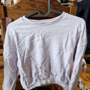 Purple-pink cropped sweater  - Purple/Pink cropped sweater from lager 157 sixe Xs/s 