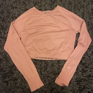 Träningstopp - Superskön och stretchig träningstopp från my protein! använd fåtal gånger. 