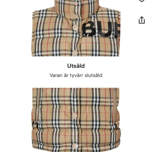 Burbery väst - Unik burbery väst som jag aldrig sätt nån annan ha på sig. Väldigt fin och elegant med den vita stilen samt mörkare stilen! Ny pris 6 tusen, jag säljer denna väst eftersom att den börjar bli lite liten på mig! Priset kan diskuteras