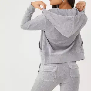 Juicy Couture hoodie i storlek s grått i nyskick. Skriv privat för bilder💕