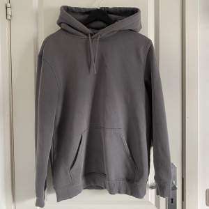 Svin snygg grå hoodie från killavdelningen på H&M, bra skick⚡️
