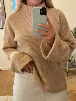 Stickad tröja - Stickad tröja från Nakd i storlek S