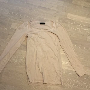 Tröja - En fin långärmad tröja i fint skick